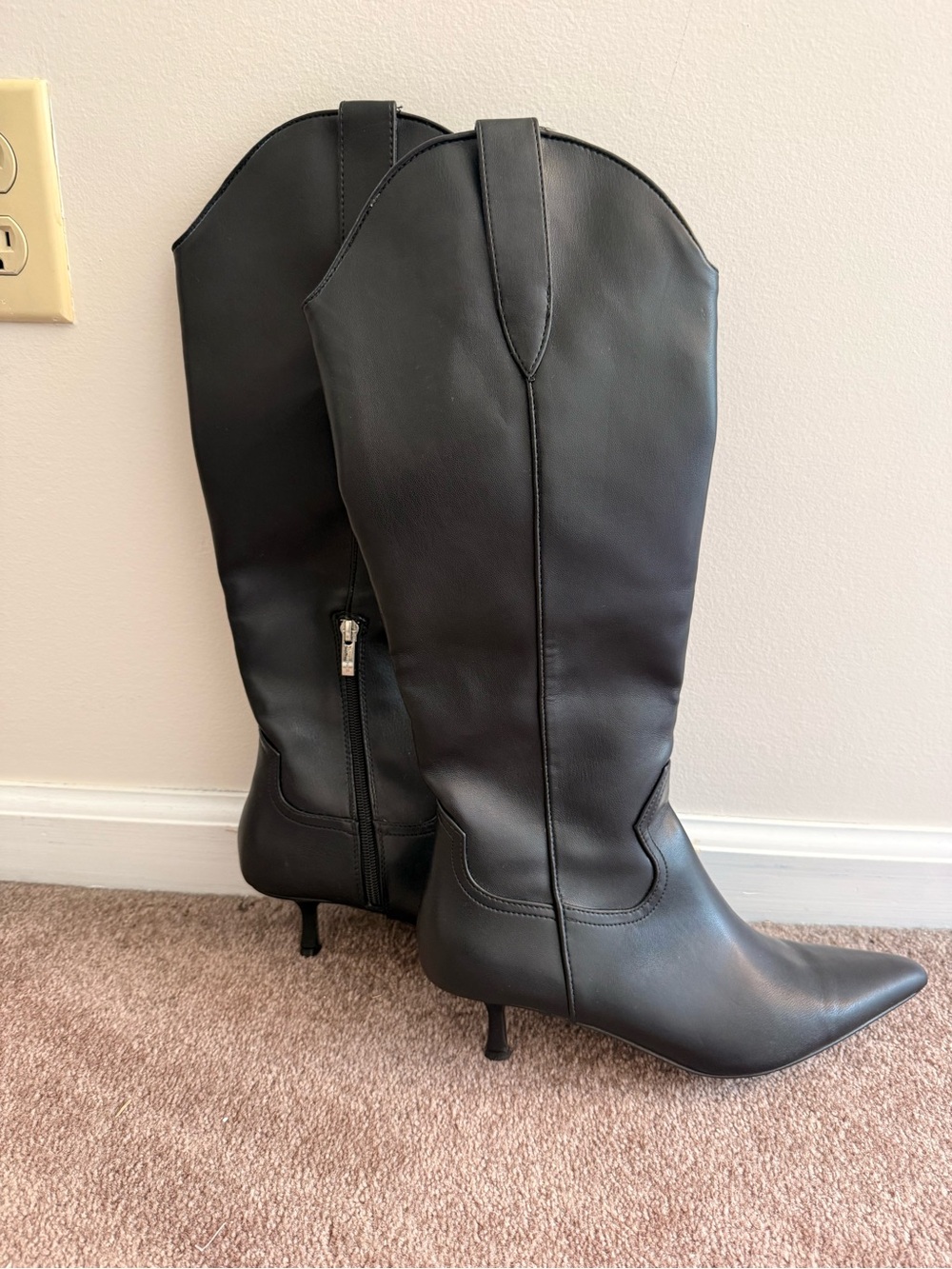 Black Women's Heeled Knee-High Boots - Classic Pointed Toe